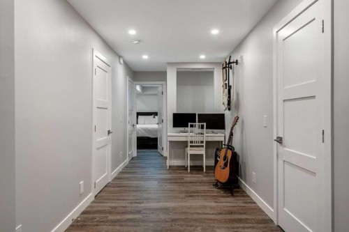 625 13 Avenue Ne, Calgary, AB - Indoor Photo Showing Other Room