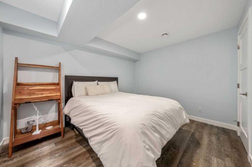 625 13 Avenue Ne, Calgary, AB - Indoor Photo Showing Bedroom