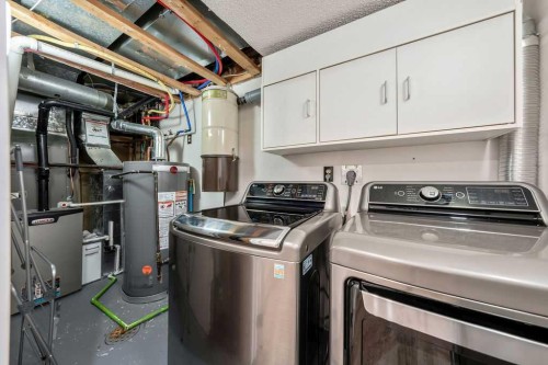 625 13 Avenue Ne, Calgary, AB - Indoor Photo Showing Laundry Room