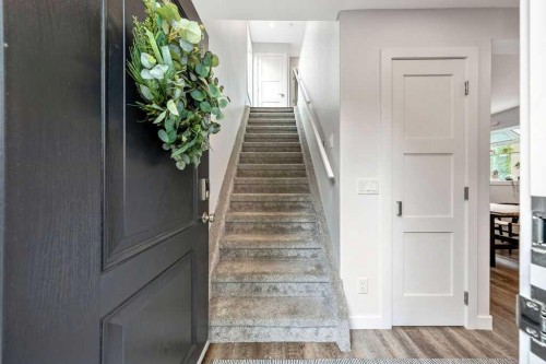 625 13 Avenue Ne, Calgary, AB - Indoor Photo Showing Other Room