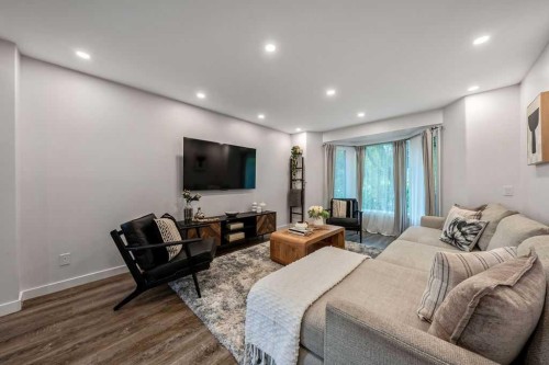 625 13 Avenue Ne, Calgary, AB - Indoor Photo Showing Living Room