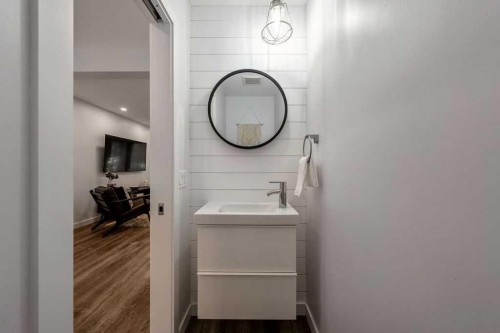 625 13 Avenue Ne, Calgary, AB - Indoor Photo Showing Other Room