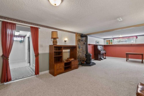 6832 Huntchester Road Ne, Calgary, AB - Indoor Photo Showing Other Room