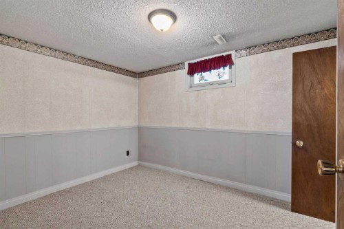 6832 Huntchester Road Ne, Calgary, AB - Indoor Photo Showing Other Room