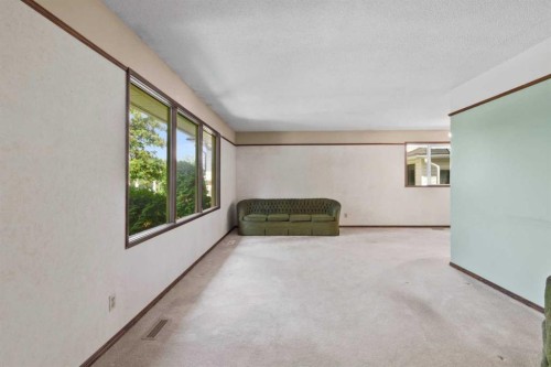 6832 Huntchester Road Ne, Calgary, AB - Indoor Photo Showing Other Room