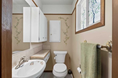 6832 Huntchester Road Ne, Calgary, AB - Indoor Photo Showing Bathroom