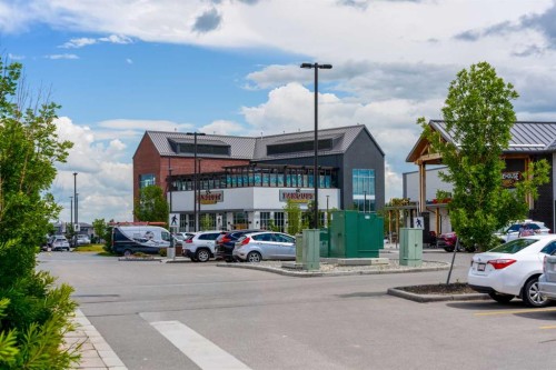 203-1750 Rangeview Drive Se, Calgary, AB - Outdoor