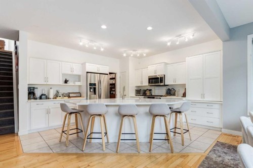 8631 Wentworth Drive Sw, Calgary, AB - Indoor Photo Showing Kitchen With Upgraded Kitchen