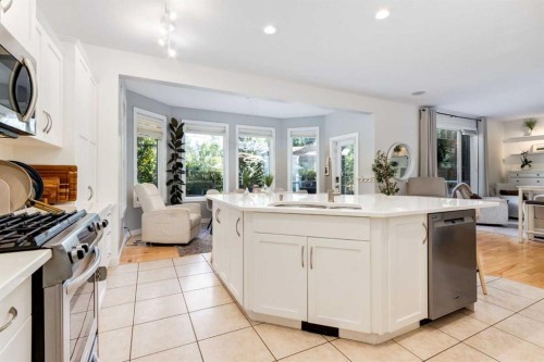 8631 Wentworth Drive Sw, Calgary, AB - Indoor Photo Showing Kitchen With Upgraded Kitchen