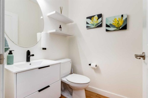 8631 Wentworth Drive Sw, Calgary, AB - Indoor Photo Showing Bathroom