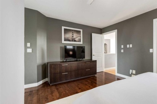 8631 Wentworth Drive Sw, Calgary, AB - Indoor Photo Showing Bedroom