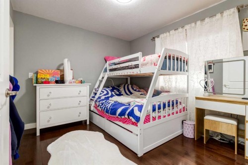 8631 Wentworth Drive Sw, Calgary, AB - Indoor Photo Showing Bedroom