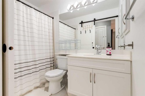 8631 Wentworth Drive Sw, Calgary, AB - Indoor Photo Showing Bathroom