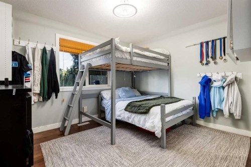 8631 Wentworth Drive Sw, Calgary, AB - Indoor Photo Showing Bedroom