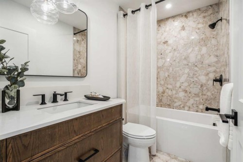 2303-55 Lucas Way Nw, Calgary, AB - Indoor Photo Showing Bathroom