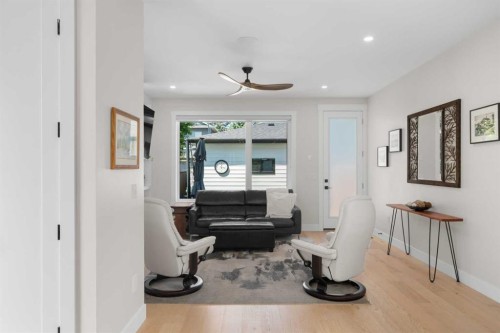2407 33 Street Sw, Calgary, AB - Indoor
