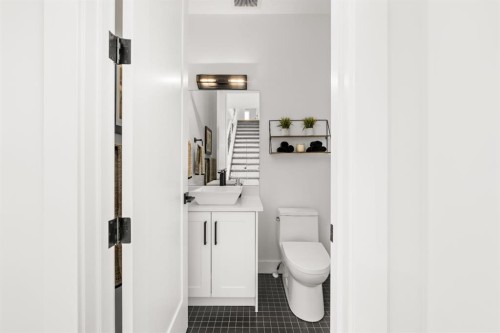 2407 33 Street Sw, Calgary, AB - Indoor