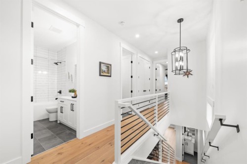 2407 33 Street Sw, Calgary, AB - Indoor Photo Showing Other Room