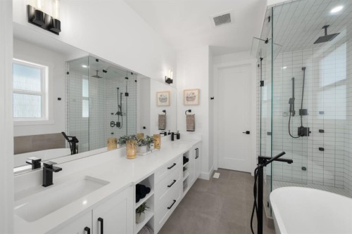 2407 33 Street Sw, Calgary, AB - Indoor Photo Showing Bathroom