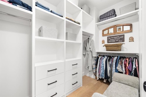 2407 33 Street Sw, Calgary, AB - Indoor With Storage