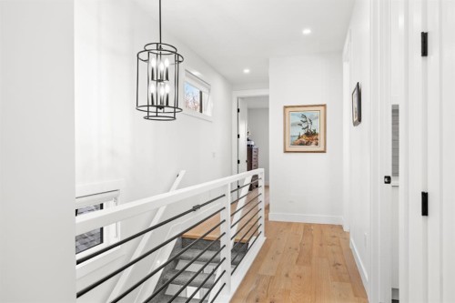 2407 33 Street Sw, Calgary, AB - Indoor Photo Showing Other Room