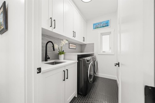 2407 33 Street Sw, Calgary, AB - Indoor Photo Showing Laundry Room