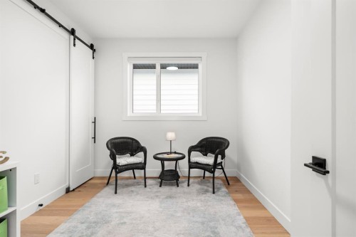 2407 33 Street Sw, Calgary, AB - Indoor