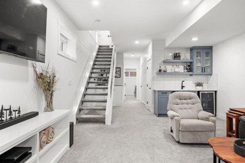 2407 33 Street Sw, Calgary, AB - Indoor