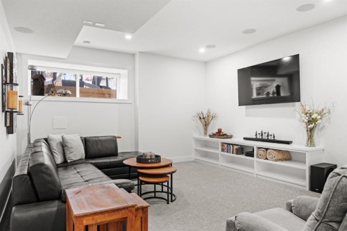 2407 33 Street Sw, Calgary, AB - Indoor Photo Showing Living Room