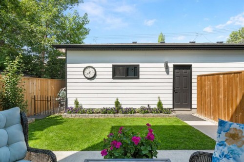 2407 33 Street Sw, Calgary, AB - Outdoor