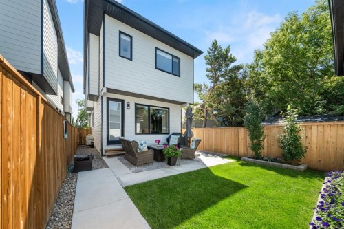2407 33 Street Sw, Calgary, AB - Outdoor