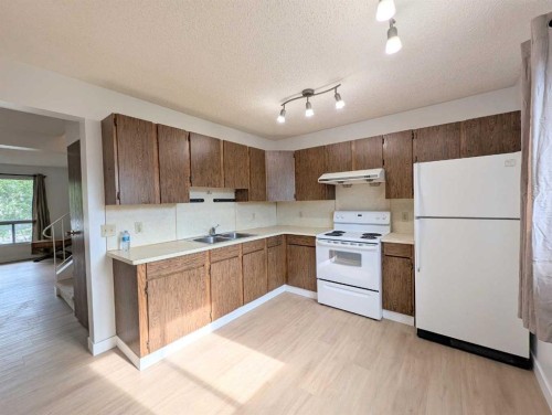 137 Bermuda Drive Nw, Calgary, AB - Indoor Photo Showing Kitchen With Double Sink