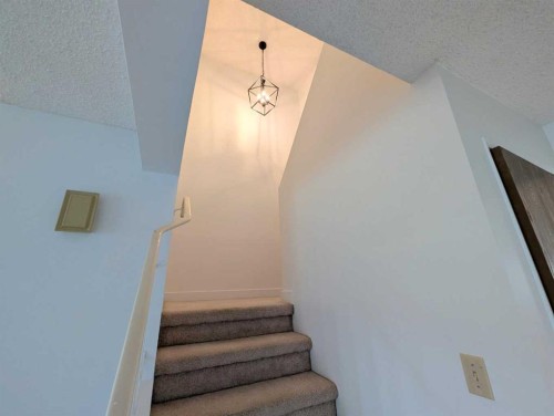 137 Bermuda Drive Nw, Calgary, AB - Indoor Photo Showing Other Room
