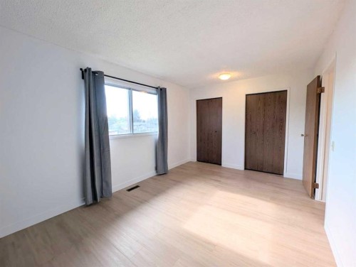 137 Bermuda Drive Nw, Calgary, AB - Indoor Photo Showing Other Room