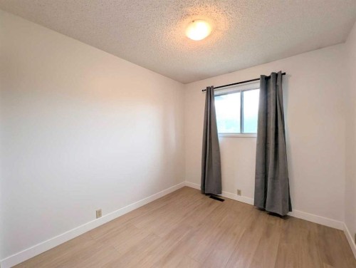 137 Bermuda Drive Nw, Calgary, AB - Indoor Photo Showing Other Room