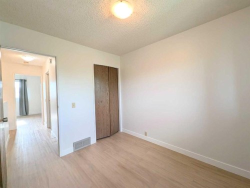 137 Bermuda Drive Nw, Calgary, AB - Indoor Photo Showing Other Room