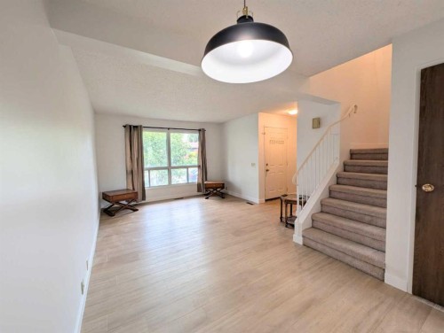 137 Bermuda Drive Nw, Calgary, AB - Indoor Photo Showing Other Room