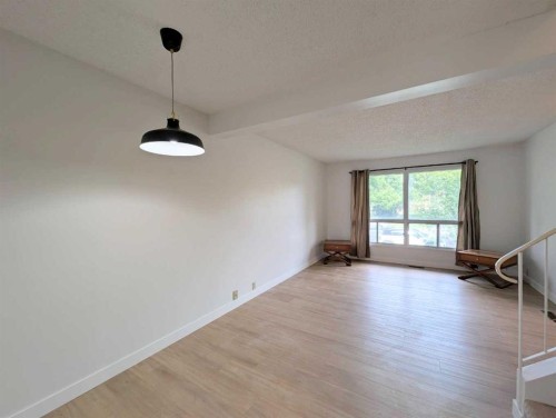 137 Bermuda Drive Nw, Calgary, AB - Indoor Photo Showing Other Room