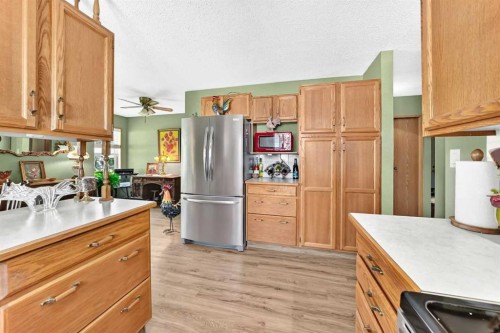 49-2821 Botterill Crescent, Red Deer, AB - Indoor Photo Showing Kitchen