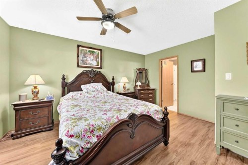49-2821 Botterill Crescent, Red Deer, AB - Indoor Photo Showing Bedroom