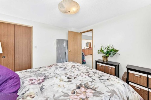 49-2821 Botterill Crescent, Red Deer, AB - Indoor Photo Showing Bedroom