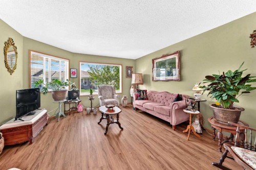 49-2821 Botterill Crescent, Red Deer, AB - Indoor Photo Showing Living Room