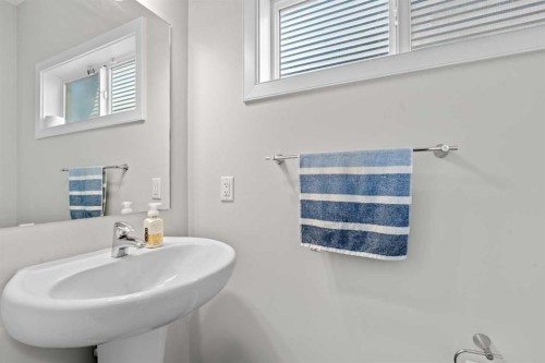 69 Carringvue Park Nw, Calgary, AB - Indoor Photo Showing Bathroom