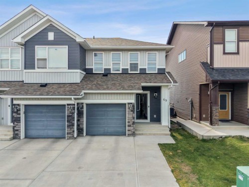 69 Carringvue Park Nw, Calgary, AB - Outdoor With Facade
