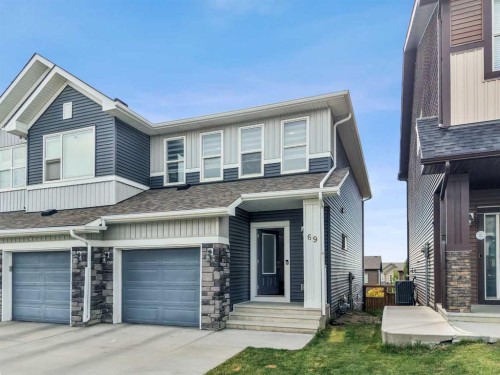 69 Carringvue Park Nw, Calgary, AB - Outdoor With Facade