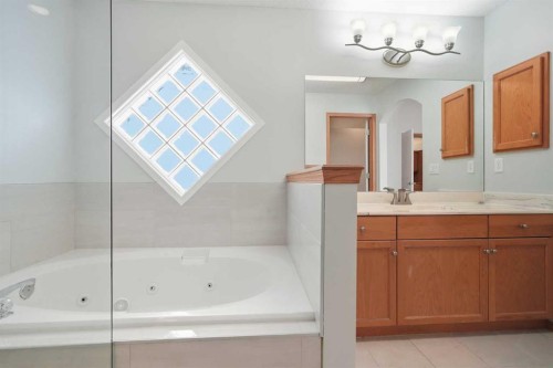 288 Springborough Way Sw, Calgary, AB - Indoor Photo Showing Bathroom