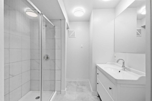 288 Springborough Way Sw, Calgary, AB - Indoor Photo Showing Bathroom