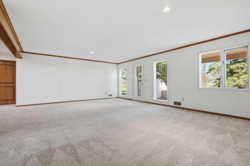 135 Shawnee Rise Sw, Calgary, AB - Indoor Photo Showing Other Room