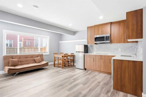 733 Windrow Manor Sw, Airdrie, AB - Indoor Photo Showing Kitchen