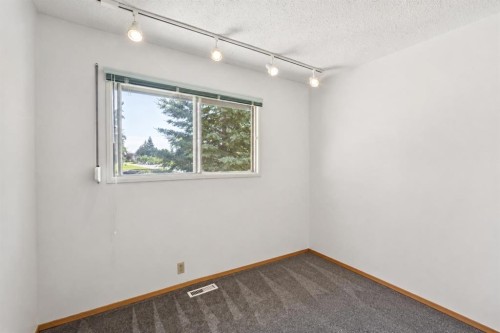 4819 Rundlewood Drive Ne, Calgary, AB - Indoor Photo Showing Other Room